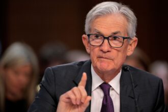 Fed Leaves Rates Steady, Expects Weaker Growth, Sticky Inflation