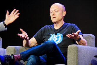 Circle Drops 15%, Stock Frenzy Cools as BIS Warns of Stablecoin Risks