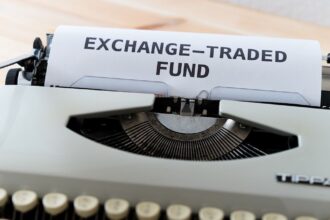 Spot Crypto ETF Filings for XRP, SOL, DOGE Among Those With Overwhelming SEC Approval Odds: Bloomberg