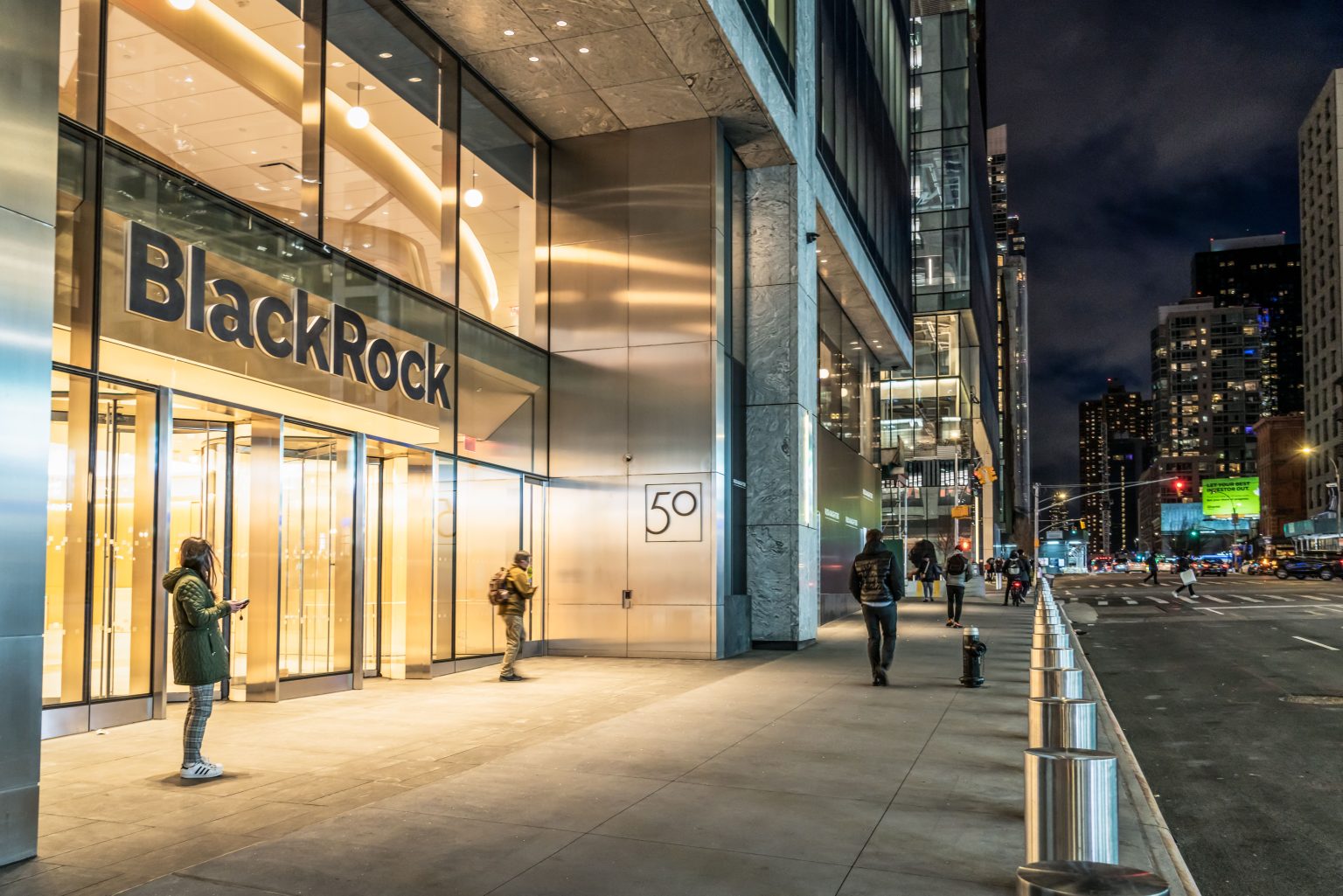BlackRock’s Bitcoin ETF Generating More Revenue Than Its Flagship S&P 500 Fund