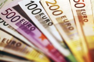 A Major Currency Outpaces Bitcoin With More Possible Momentum Ahead: Macro Markets